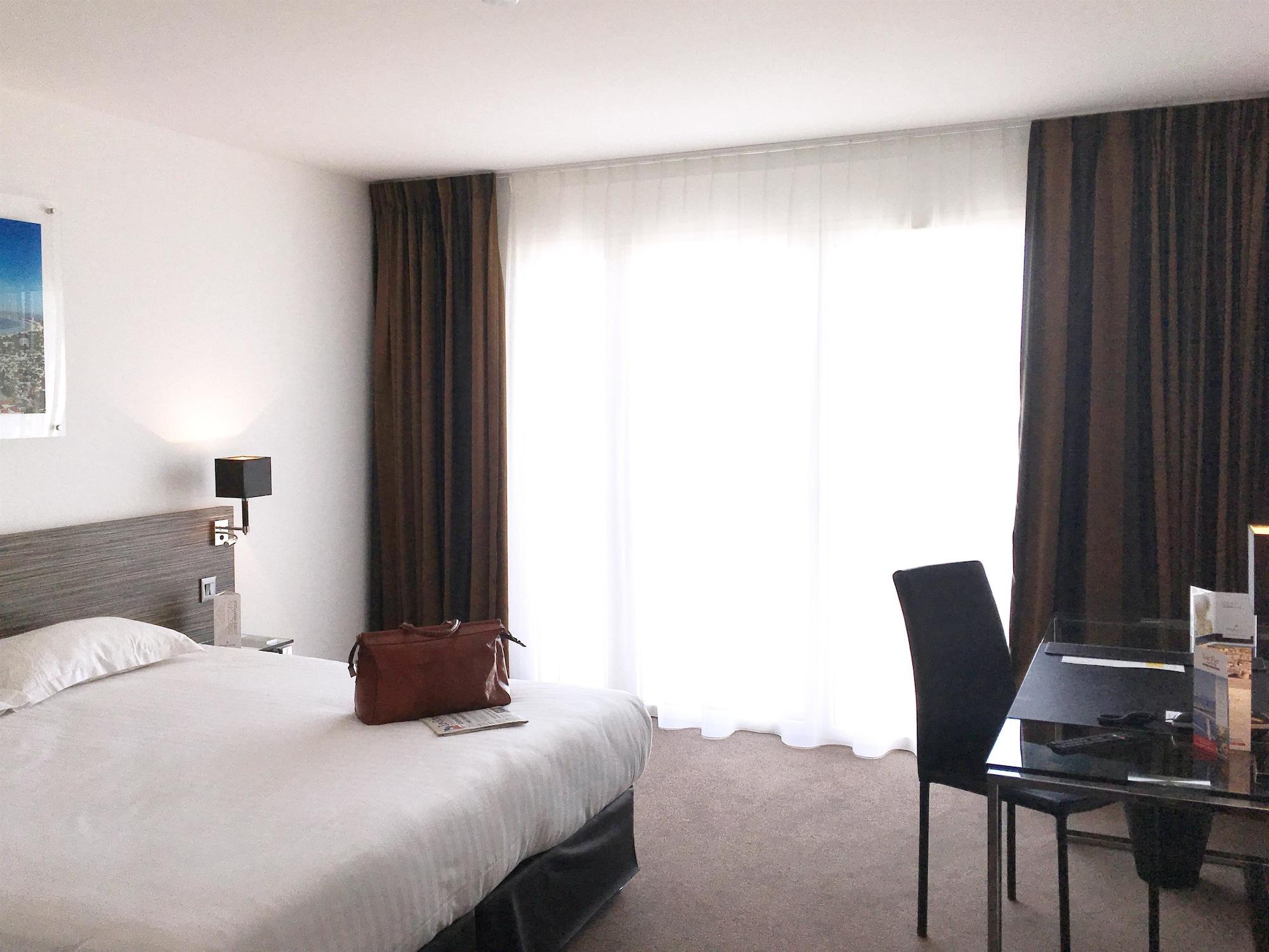 Golden Tulip La Baule Hotel Екстериор снимка