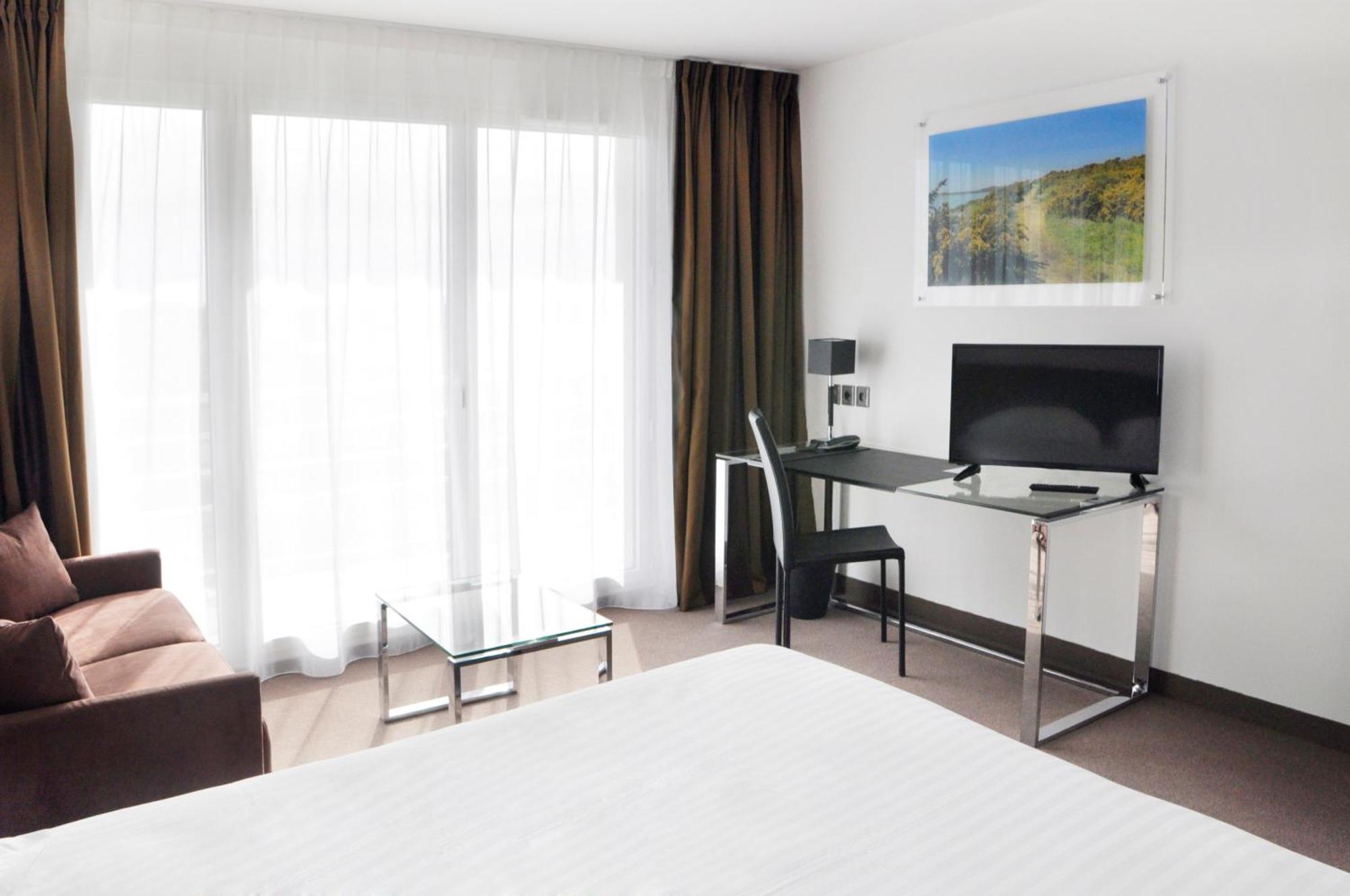 Golden Tulip La Baule Hotel Екстериор снимка