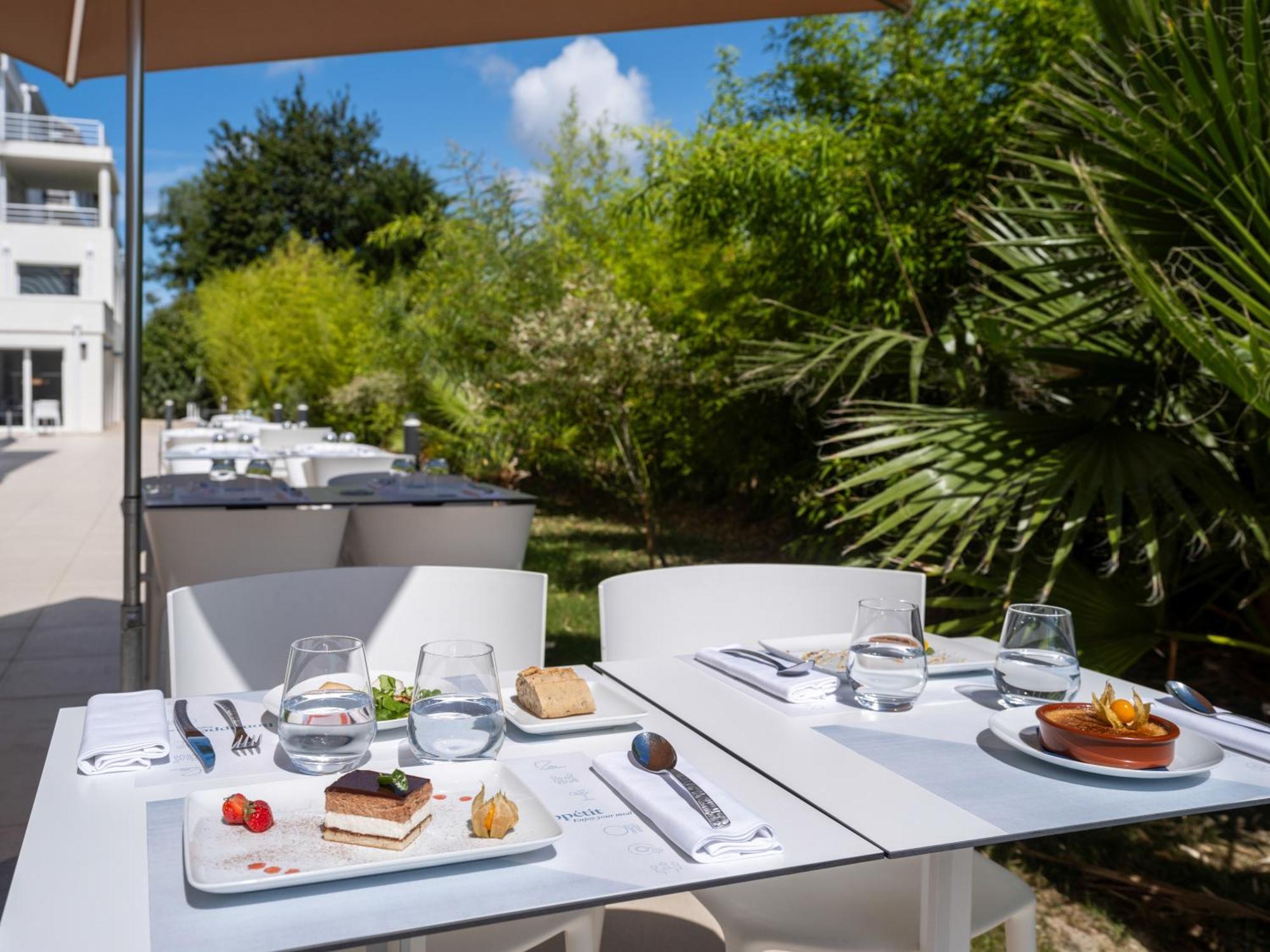 Golden Tulip La Baule Hotel Екстериор снимка
