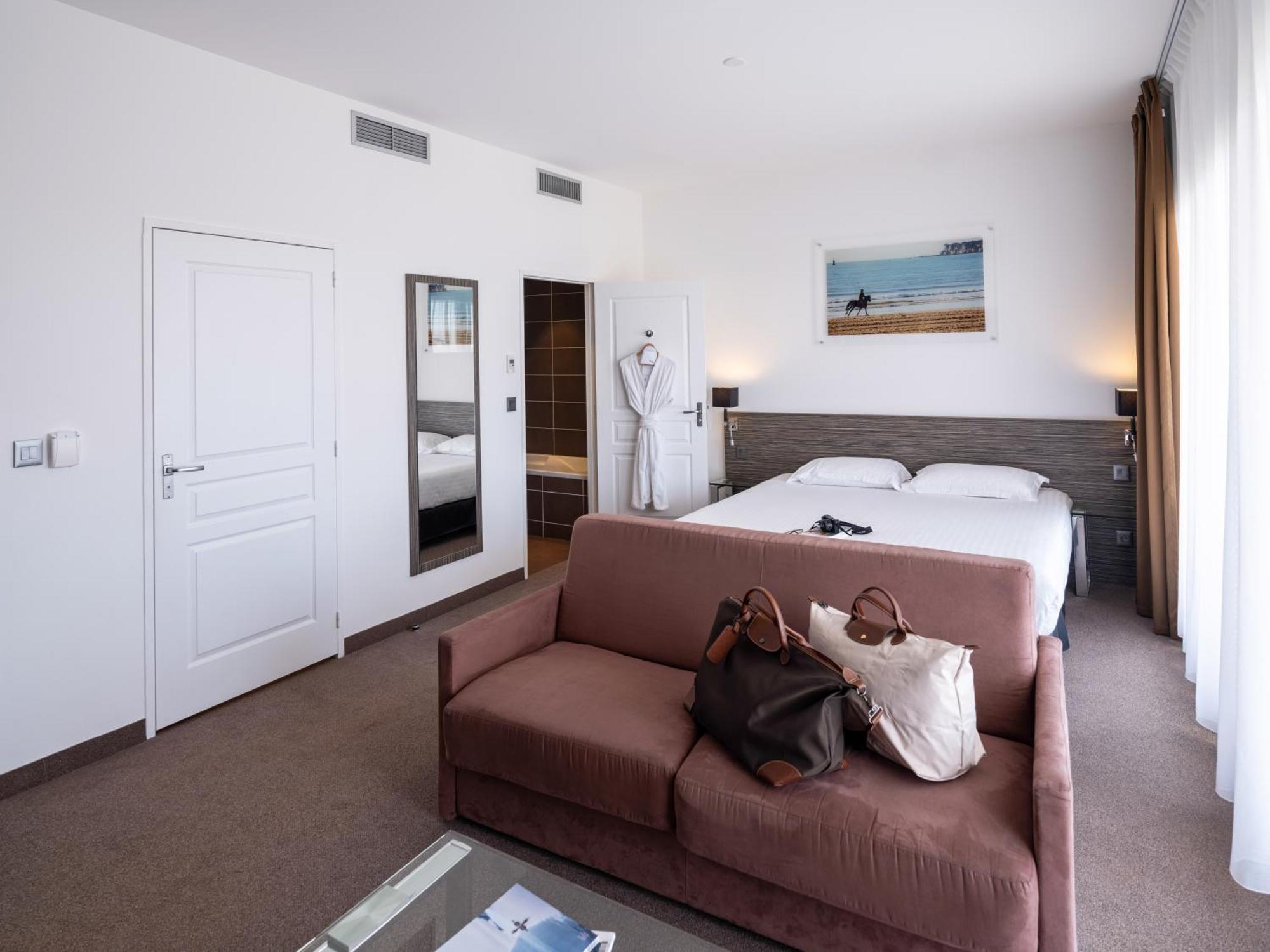 Golden Tulip La Baule Hotel Екстериор снимка