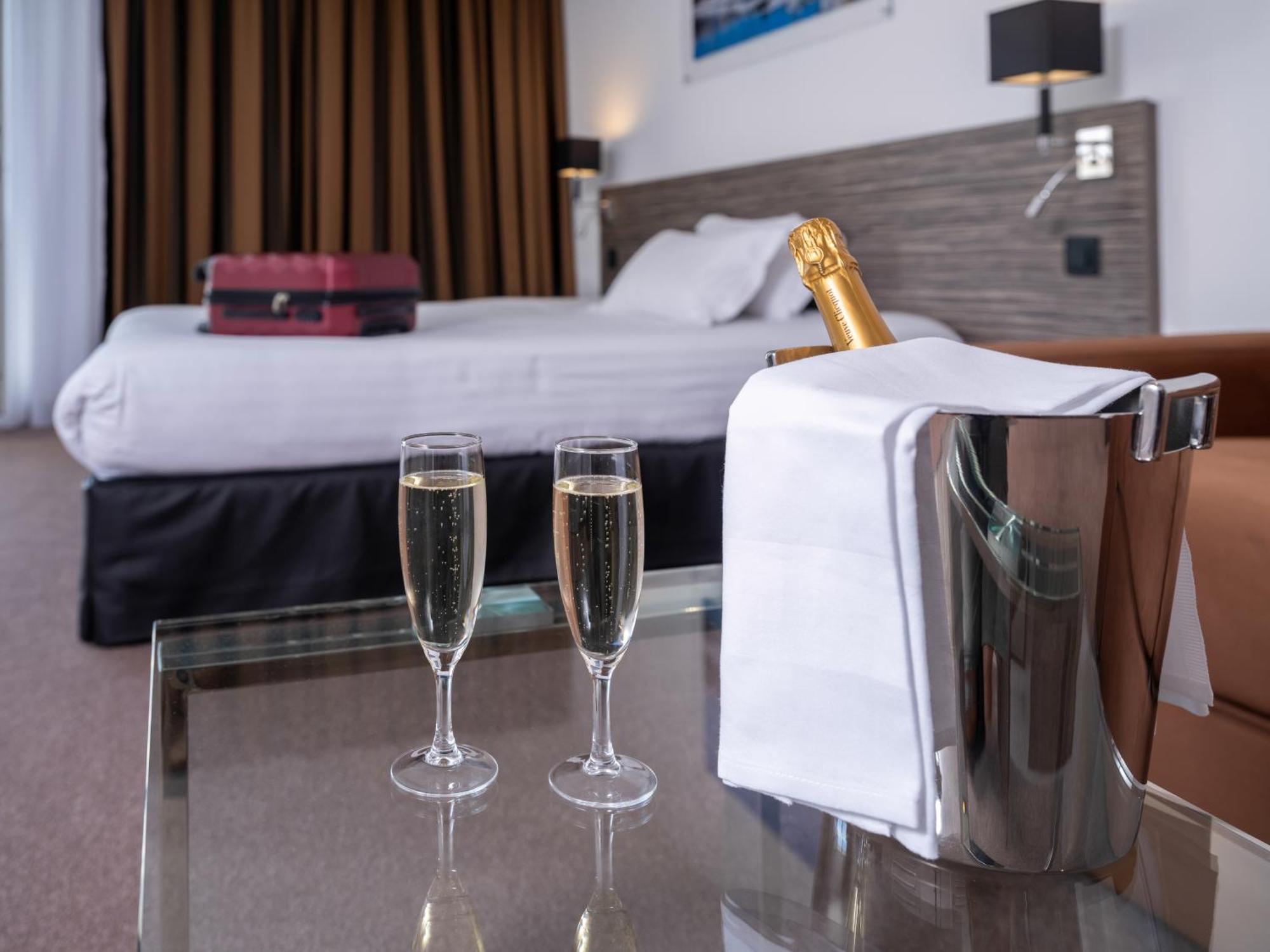 Golden Tulip La Baule Hotel Екстериор снимка